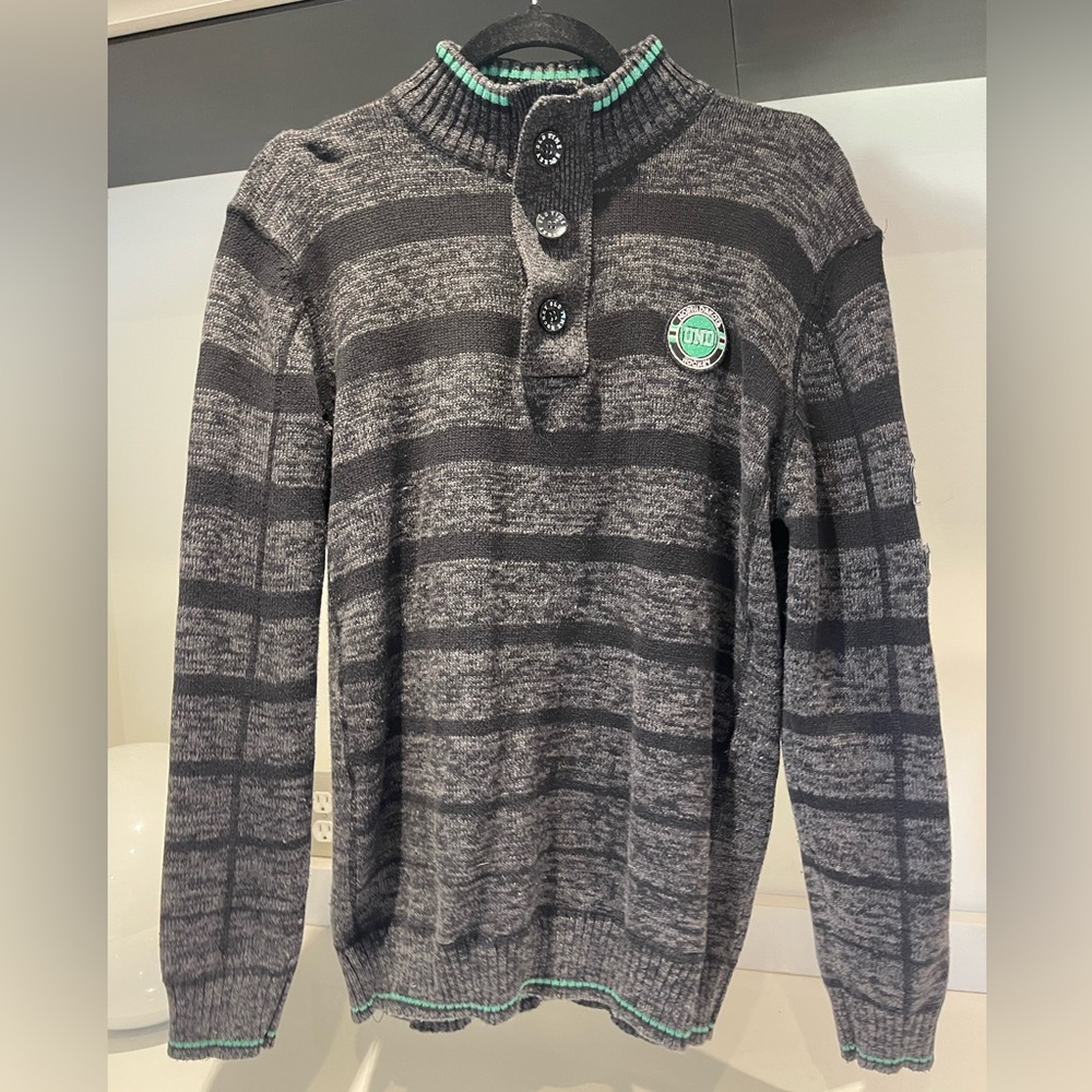 Old Time Hockey Men’s 3 button striped Sweater UND Sioux North Dakota XL